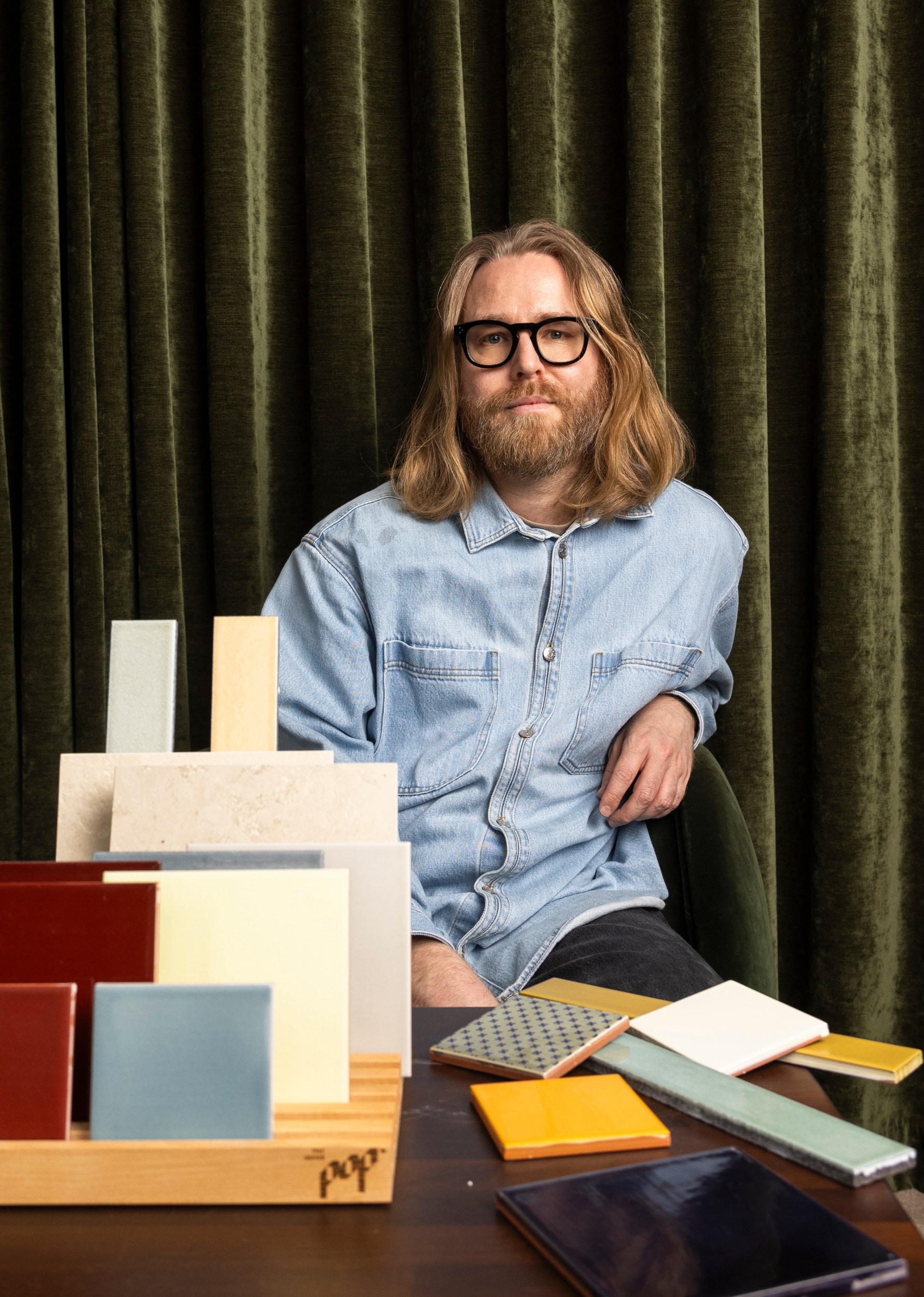 Simon Poulsgaard arkitekt som arbetar med inredningskoncept på Spik Studios