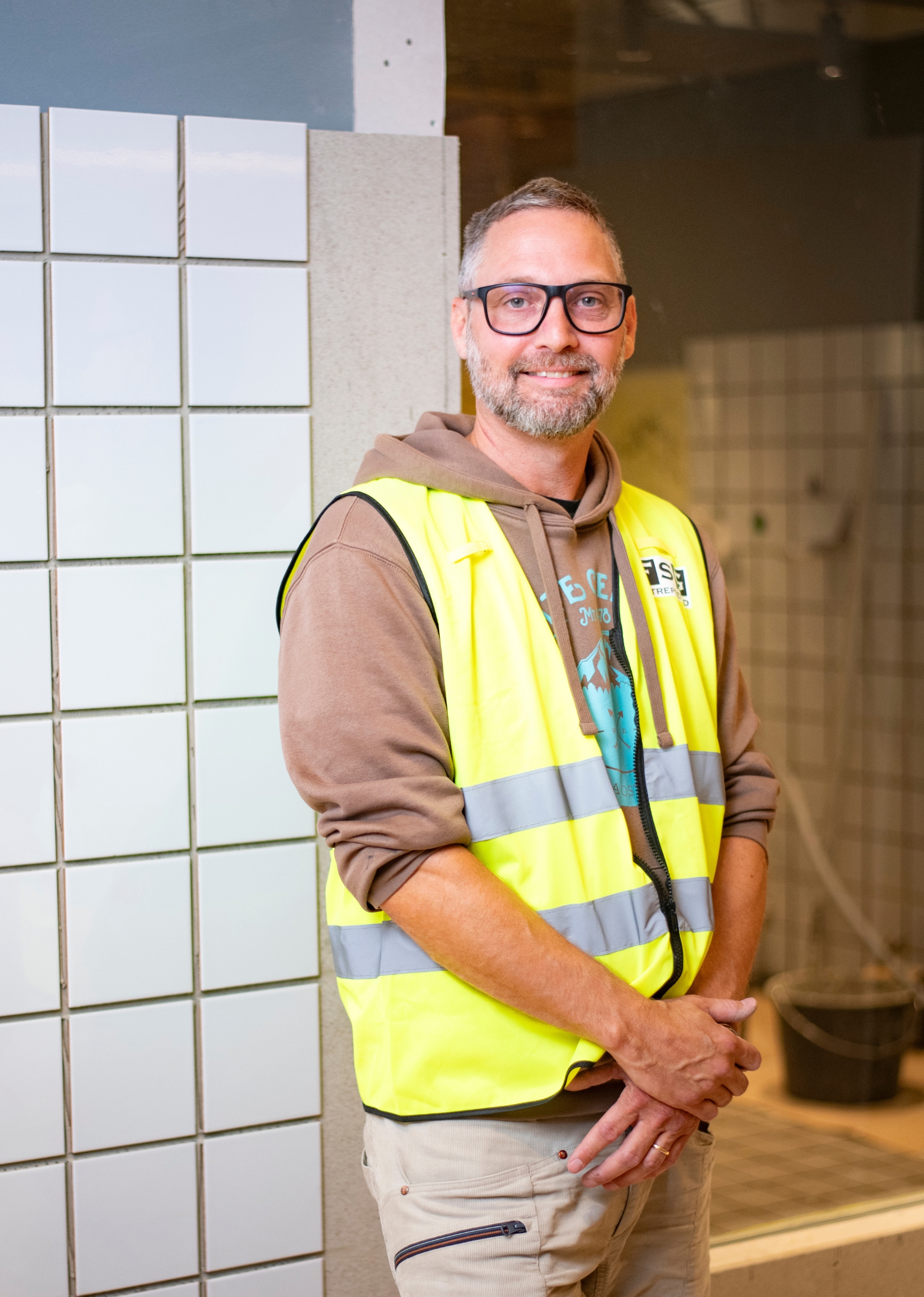 Tomas Fernholm grått kakel